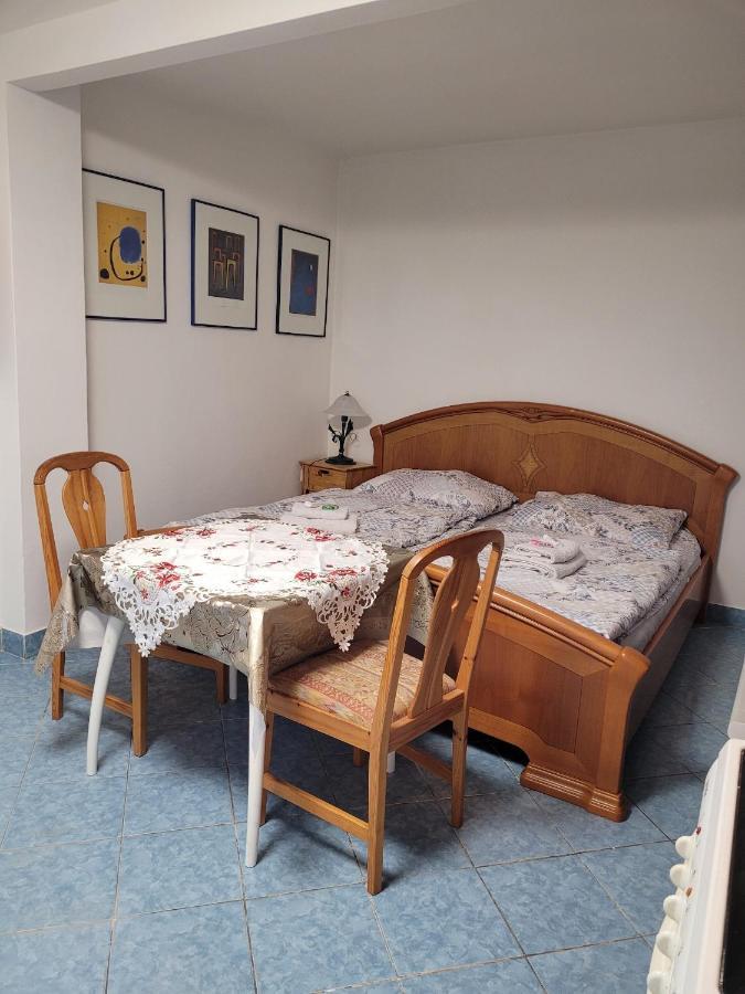Penzion Duong Apartments 卡罗维发利 外观 照片